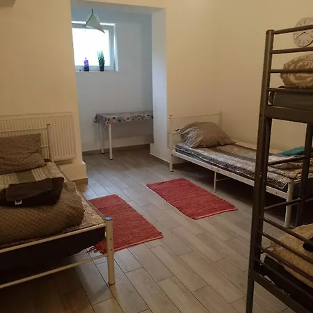 Apartment Mieszkanie #3 - Kawalerka Z Kuchnia I Lazienka 1-4 Osoby, To Jeden Pokoj-kawalerka Krakow