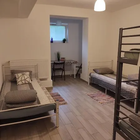 Mieszkanie #3 - Kawalerka Z Kuchnia I Lazienka 1-4 Osoby, To Jeden Pokoj-kawalerka Apartment *